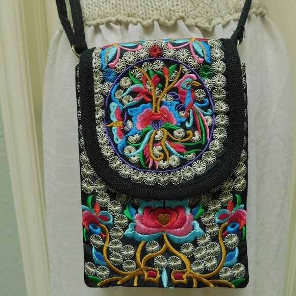 EEEkit Women Retro Boho Embroidered Mini Crossbody Cellphone Bag NWOT - Picture 1 of 6
